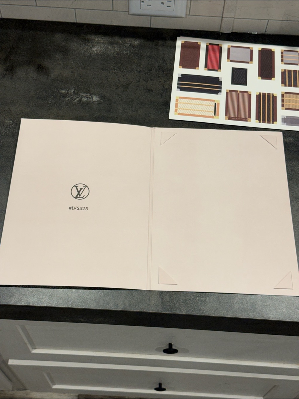 Louis Vuitton Event Craft Folder - Picture 11 of 11